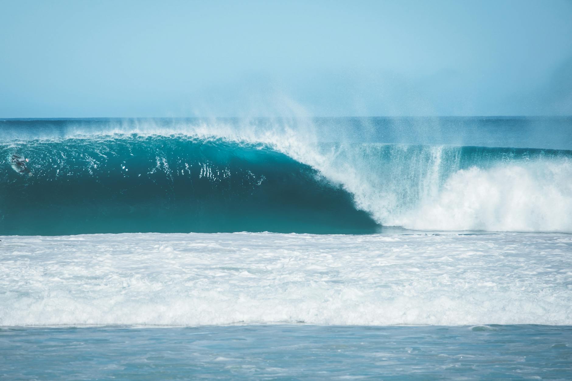blue sea waves under cloudless sky